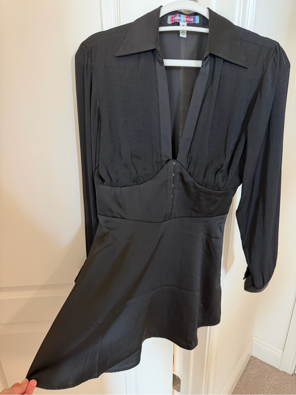 Black Women's Long-Sleeve Corset V-Neck for Fit-and-Flare Dress